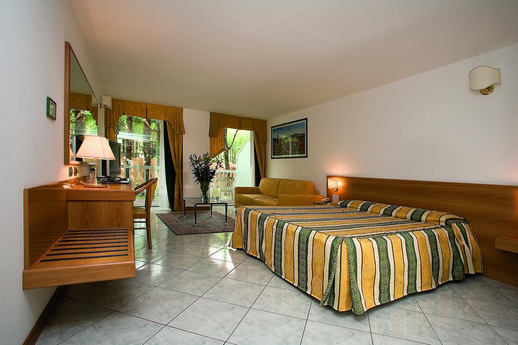 Hotel Capri Bardolino 3S Quarto foto